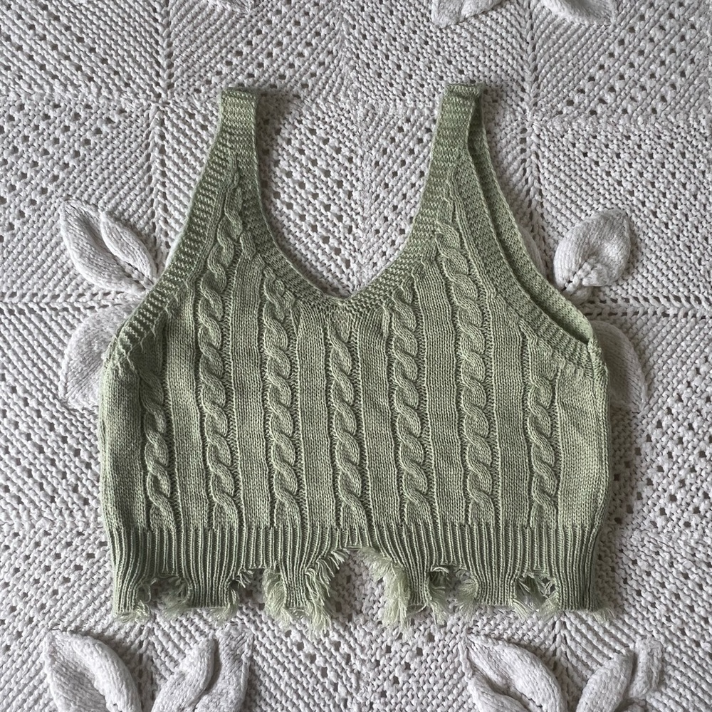 Green knitted distressed tank - Picture 2 of 3
